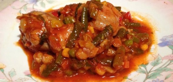 Нежные куриные ножки с овощами и специями по мароккански