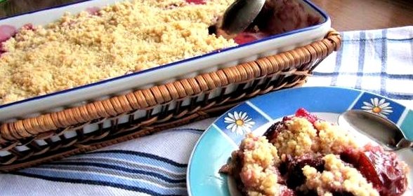 Сливовый крамбл