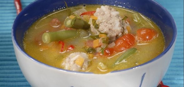 Суп с фрикадельками по-испански