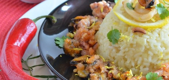 Чесночный рис с морепродуктами фри в Тайском стиле