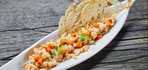 Тартар из нельмы с облепихой