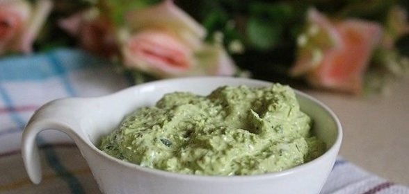 Зеленый ореховый соус