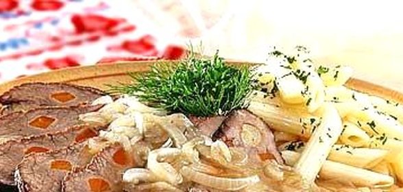 Мясо шпигованное тушеное