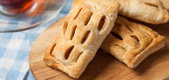 Слойки с яблоками