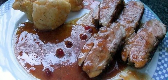 Утиная грудка с соусом из апельсинов