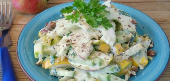 Салат из сырых кабачков