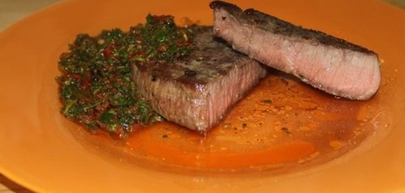 Стейк из говядины и томатным чимичурри