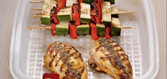 Куриные грудки с овощами