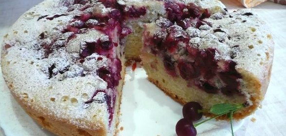 Пирог с вишней в мультиварке
