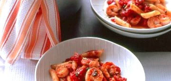 Креветки с томатной пастой и каперсами