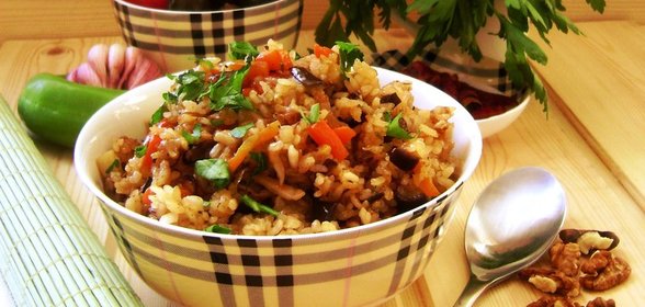 Плов с баклажанами и грецкими орехами