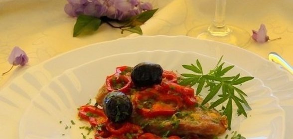 Эскалопы с перцем и маслинами