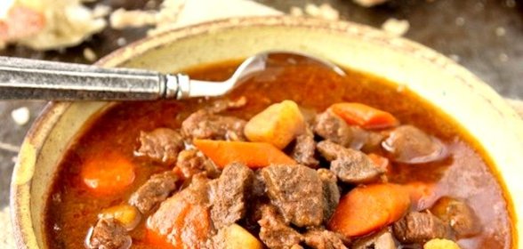 Гуляш по-венгерски с фасолью