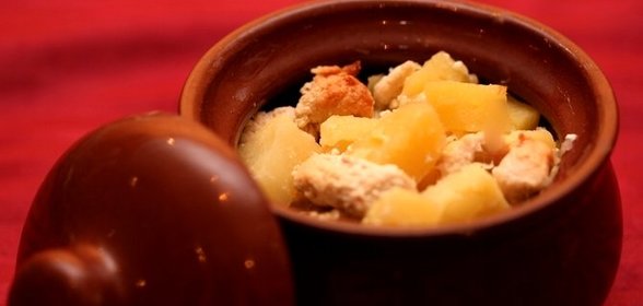 Куриные крылышки в горшочке