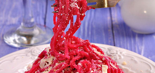 Спагетти со свекольным песто