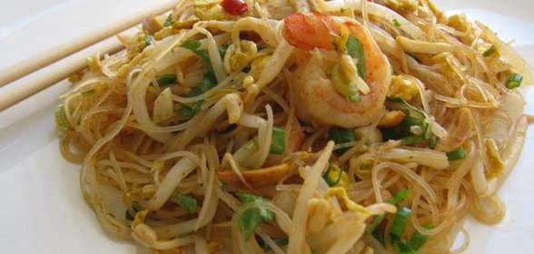 Вермишель с креветками в тайском соусе