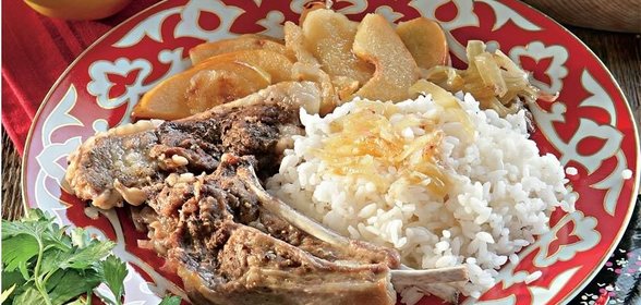 Баранина, запеченная с айвой