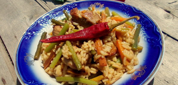 Плов с чесночными стрелками