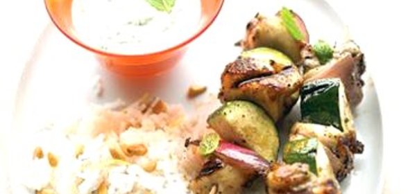 Куриный шашлык по-гречески с соусом