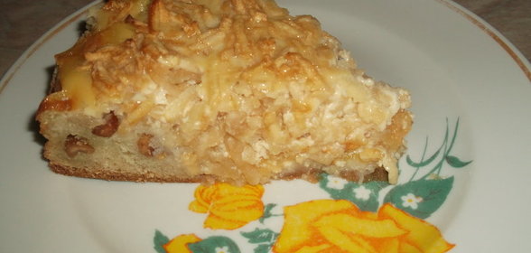 Яблочный пирог с персиками и арахисом