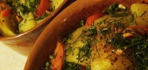 Рагу с курицей и овощами в горшочке