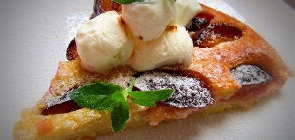 Нежнейший пирог со сливами