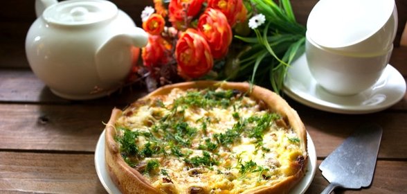 Пирог с шампиньонами и курицей