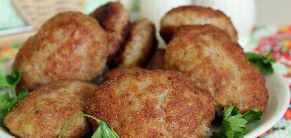 Домашние сочные котлеты из свинины с овощами