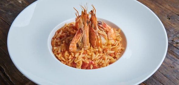 Крифарото Мэ Гаридэс (греческие макароны с тигровыми креветками)