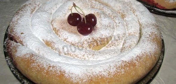 Пирог Улитка с вишней