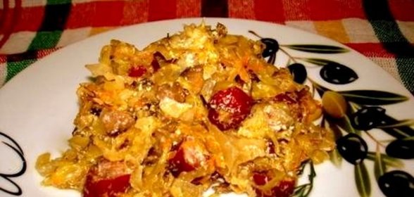 Капуста тушёная с сосисками и грибами
