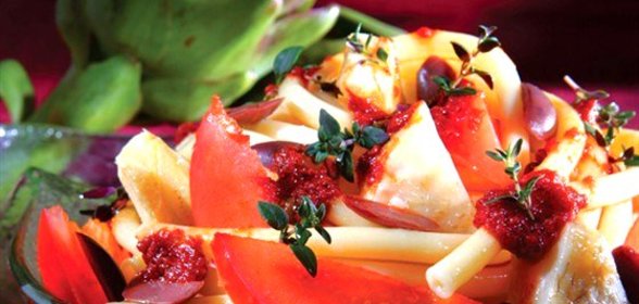 Макароны с артишоками, оливками и запеченными томатами