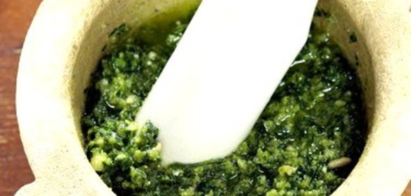 Песто из петрушки, грецких орехов и семян льна