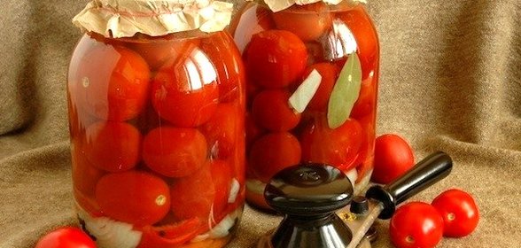 Помидоры консервированные с перцем, луком и морковью