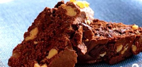 Шоколадное печенье с имбирем и орехами