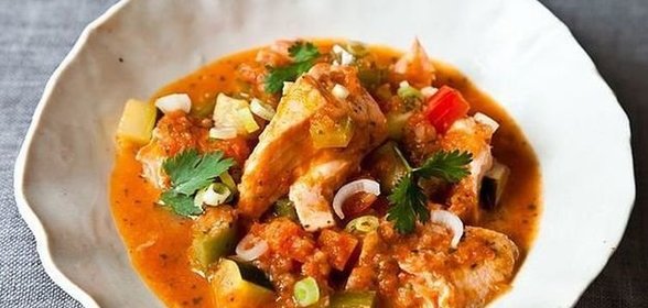Лосось с овощами