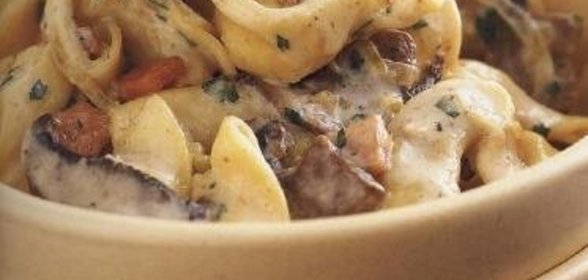 Тортеллини «Боскайола» (под сливочно-грибным соусом)