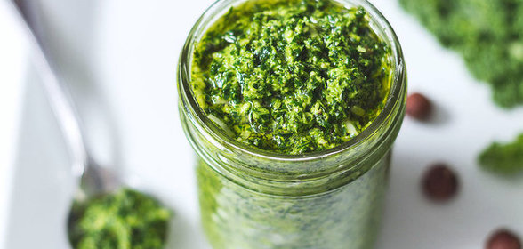 Песто из капусты кале и лесных орехов