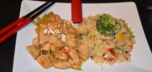 Жареный рис с яйцом и овощами по-китайски