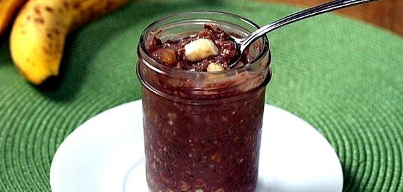 Овсянка в банке с бананом и какао