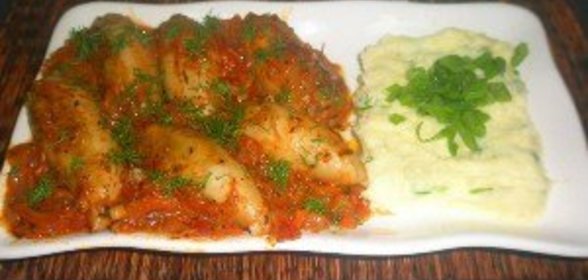 Кальмары фаршированые креветками и рисом в соусе