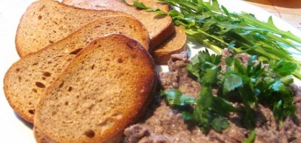 грибная икра с гренками