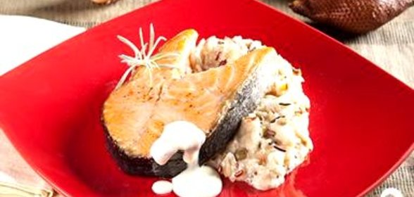 Жареный лосось в кокосовом молоке