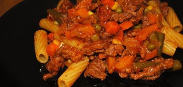 Мексиканский суп-рагу с курицей и авокадо