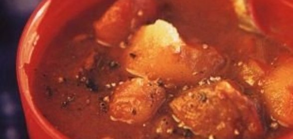 Гуляш из говядины с паприкой и тмином