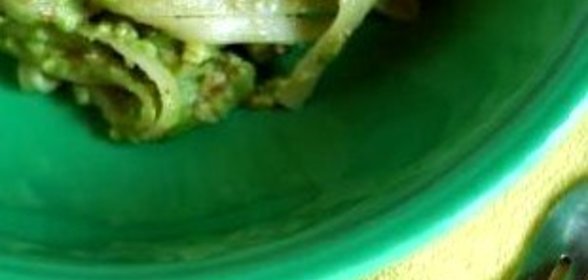 Паста с лососем и песто из цукини