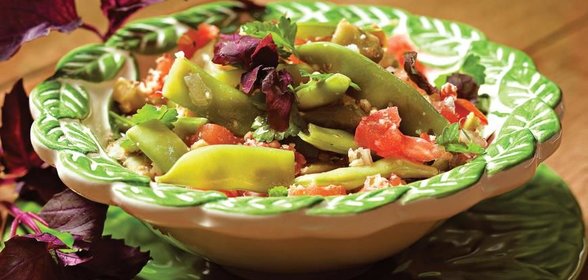 Зеленое лобио с помидорами и орехами