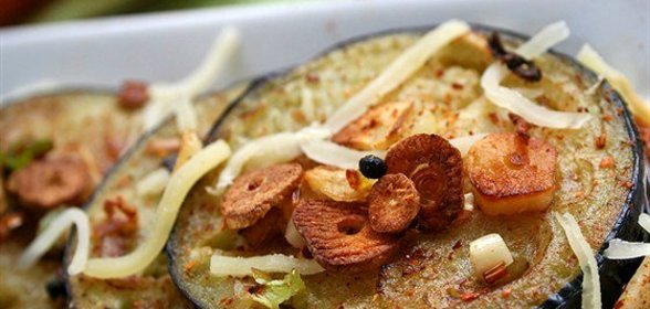 Баклажаны, жареные с чесноком и зеленью