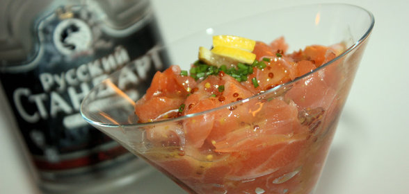 Лосось слабосоленый с соусом