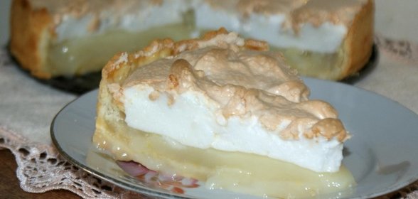 Лимонный пирог с безе